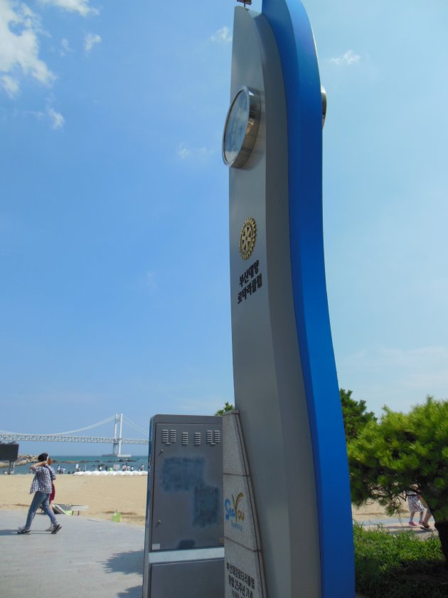 釜山太陽ロータリークラブと書かれたタワー